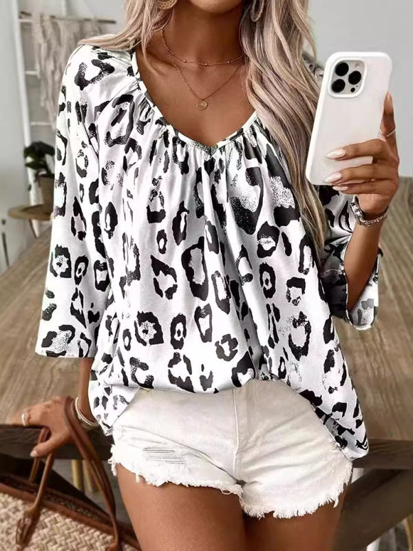 Leopard print V-neck gathered three-quarter sleeve shirt